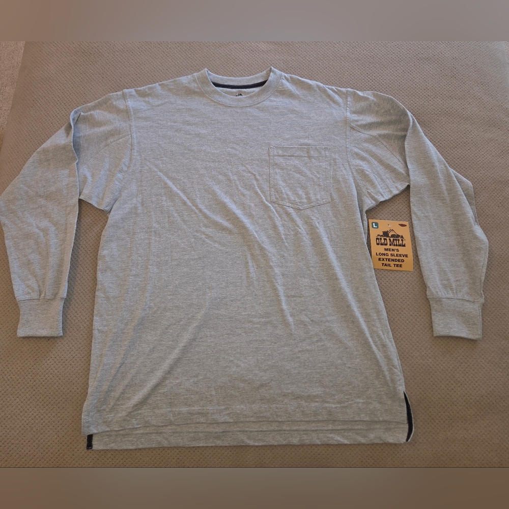 New Old Mill Men's large gray Long Sleeve extended tail tee with pocket